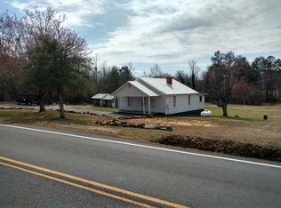 10615 New Cut Rd, Campobello, SC 29322