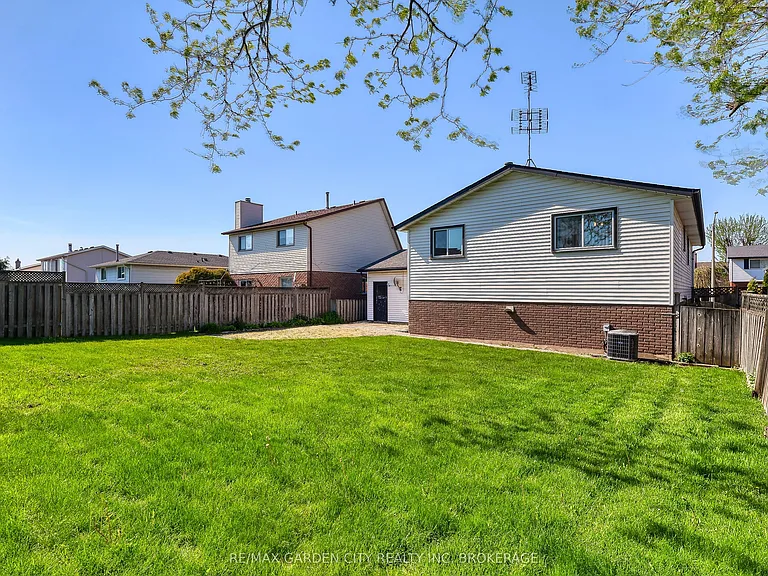 7740 Chorozy St — Photo 5