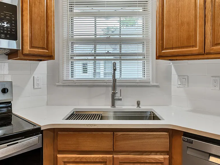 2135 Acklen Ave #10 — Photo 11