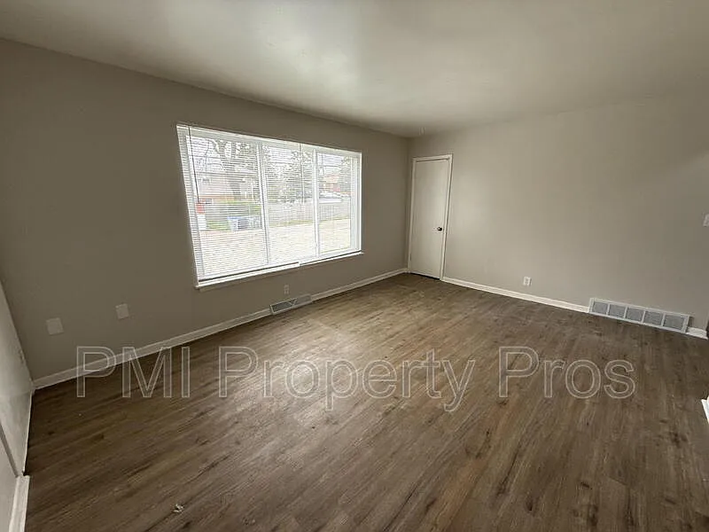 Building Photo - 7701 W Hampton Ave #3