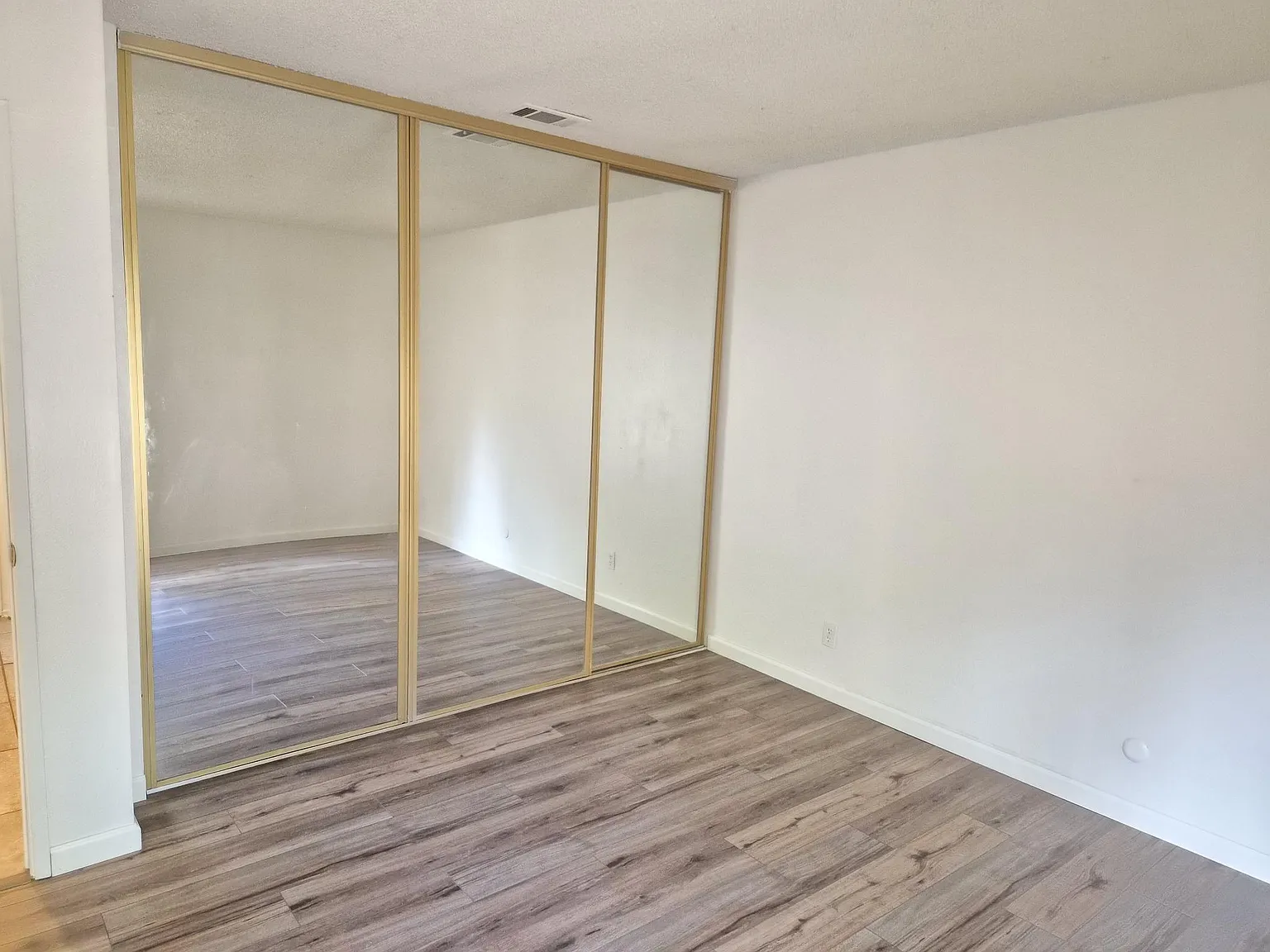 3 bed, 1126 sqft, $2,750 — Photo 4