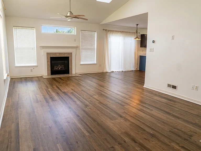 3516 King Edward Way — Photo 4