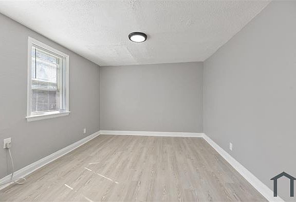 4th image of 3913 Dolfield Ave