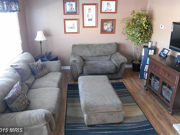 3rd image of 160 Hackberry Dr