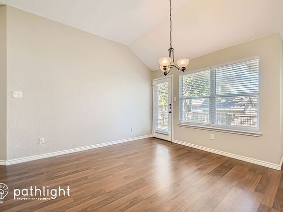 4th image of 932 Jockey Club Ln