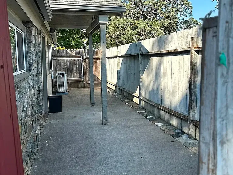 1254 Live Oak Ln — Photo 10
