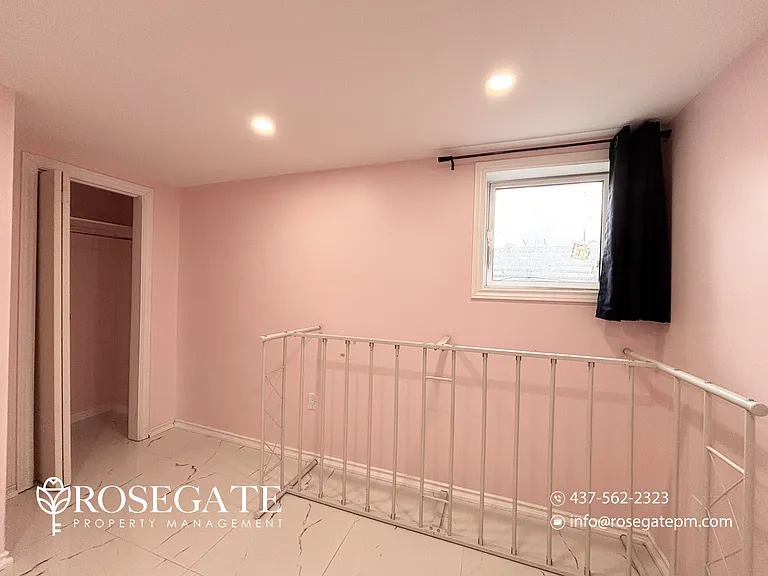 49 College Cres #2 — Photo 15