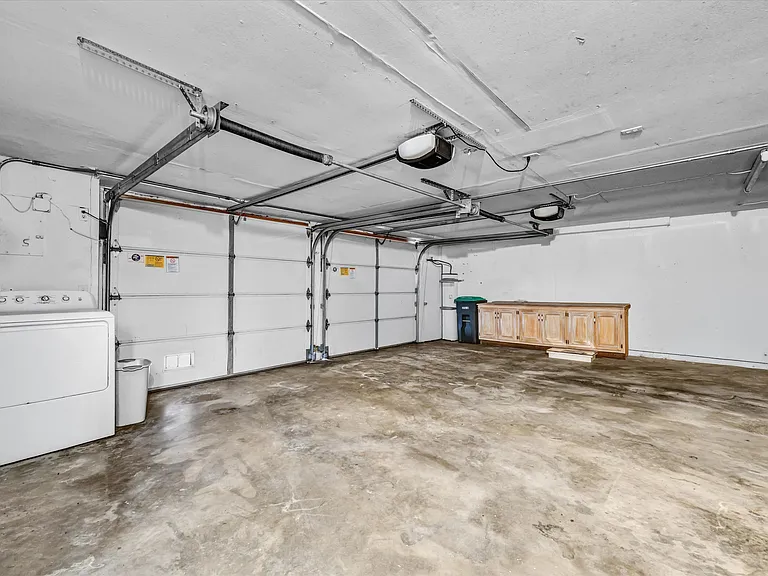 305 Columbia St — Photo 25