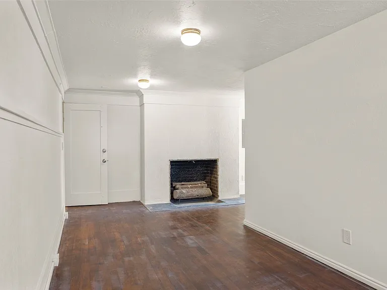 2480 Van Buren Ave — Photo 16