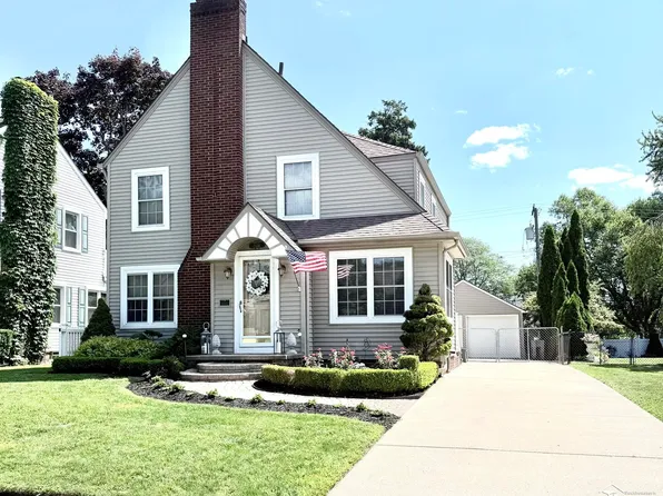 2681 Lenox St, Trenton, MI 48183
