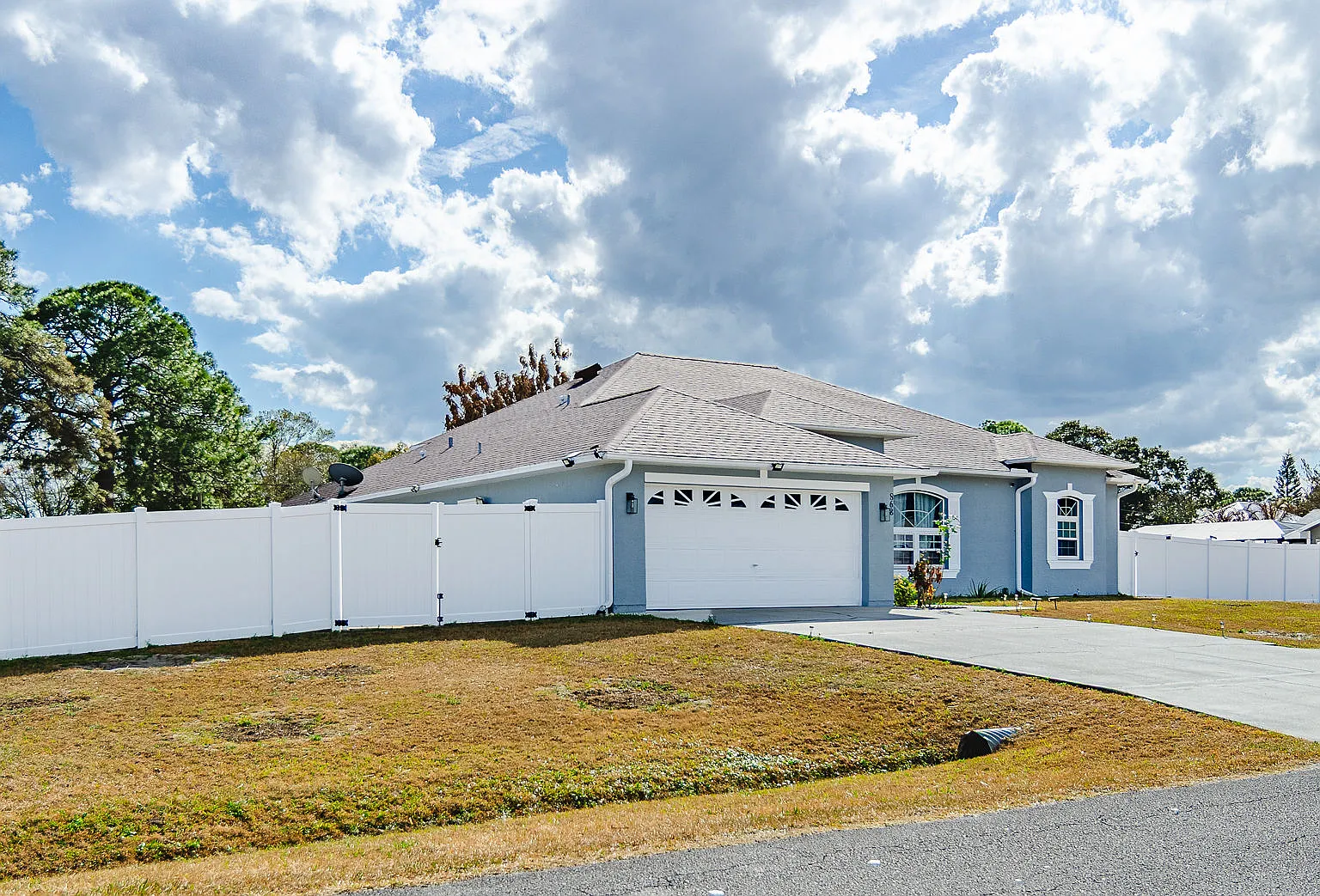 3 bed, 2255 sqft, $2,400 — Photo 3