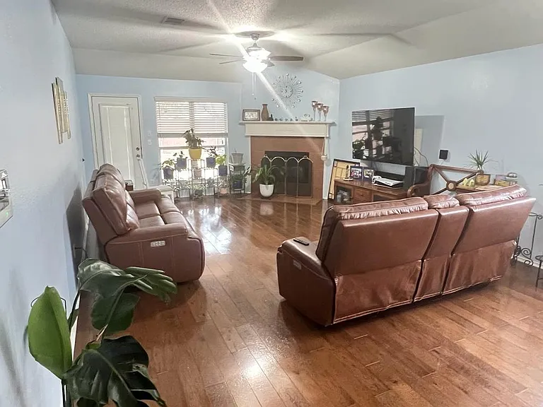 9933 Carter Dr — Photo 2