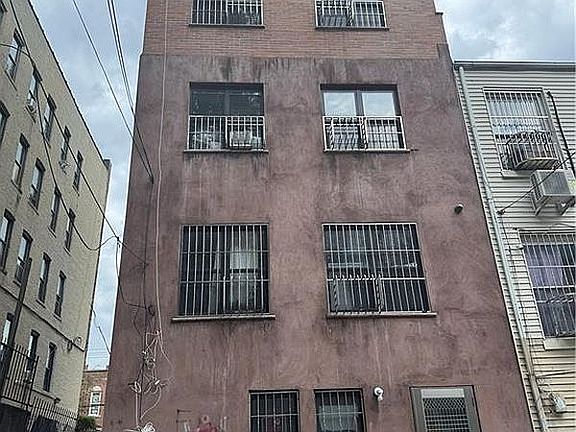 3rd image of 916 41st St