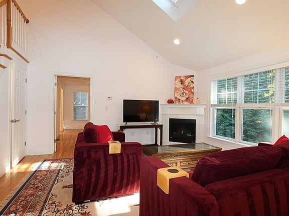 2nd image of 8 Stagecoach Cir #4