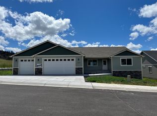 2851 Clear Sky Dr, Klamath Falls, OR 97603