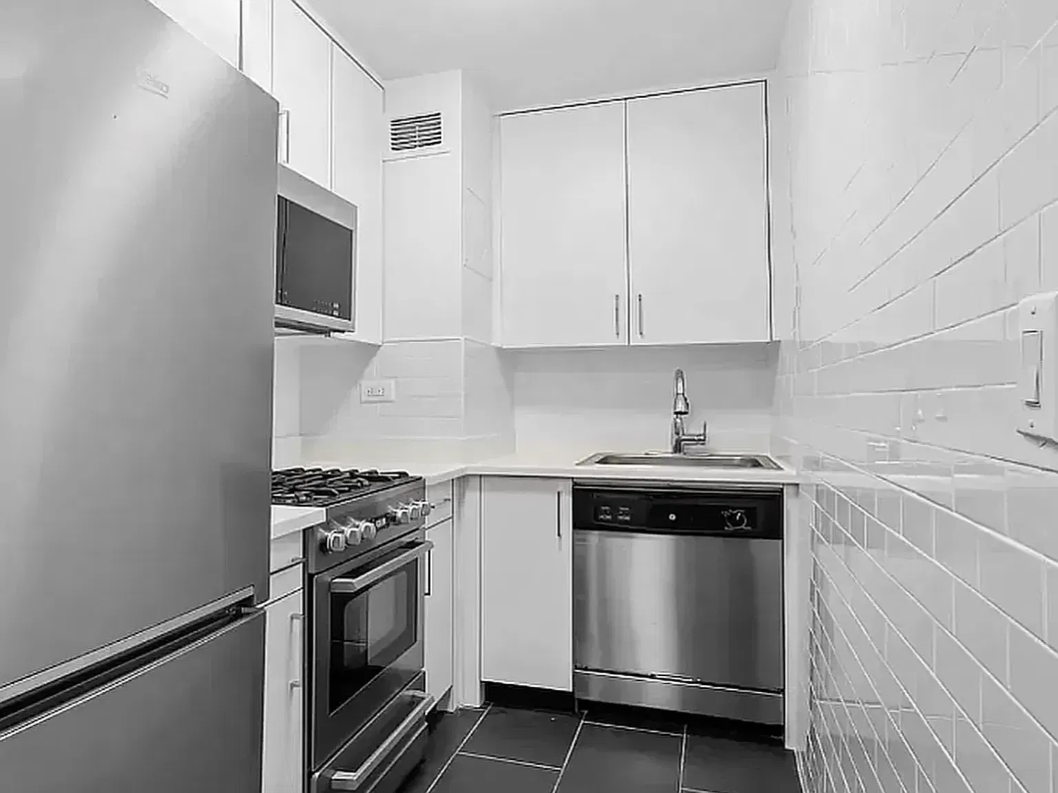 401 E 88th St — Photo 3
