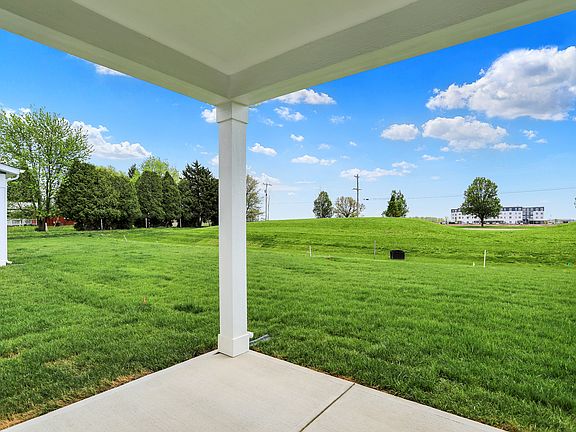 2nd image of 1627 Clover Crossing Dr