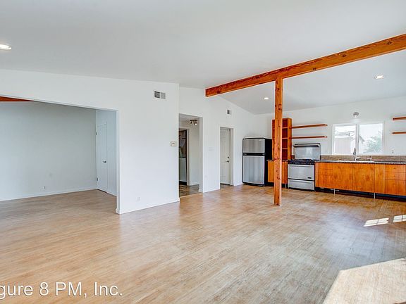 4th image of 1025 Cresthaven Dr