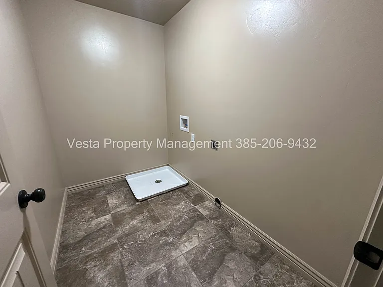 1933 N 325 W — Photo 12