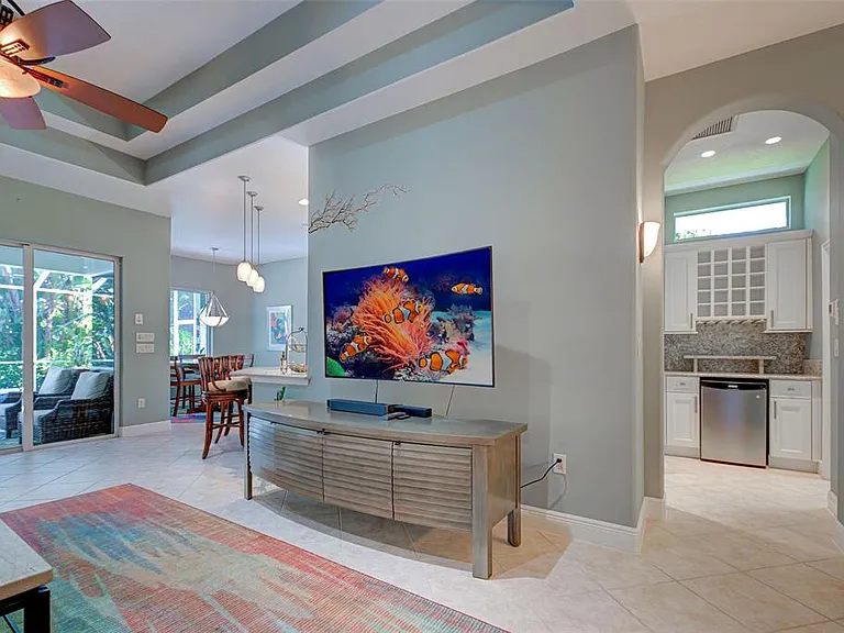 354 Melrose Ct — Photo 10