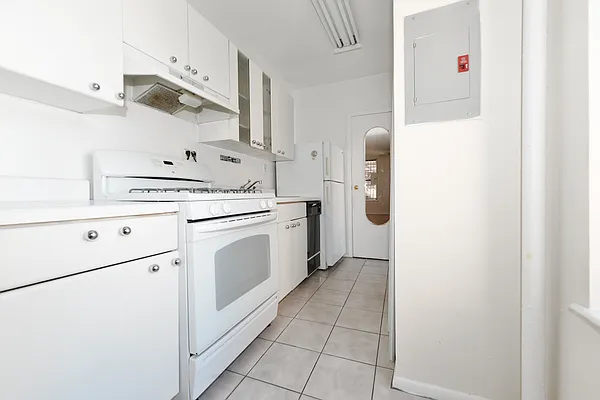 Rented by J Misrahi Realty Corp | media 4