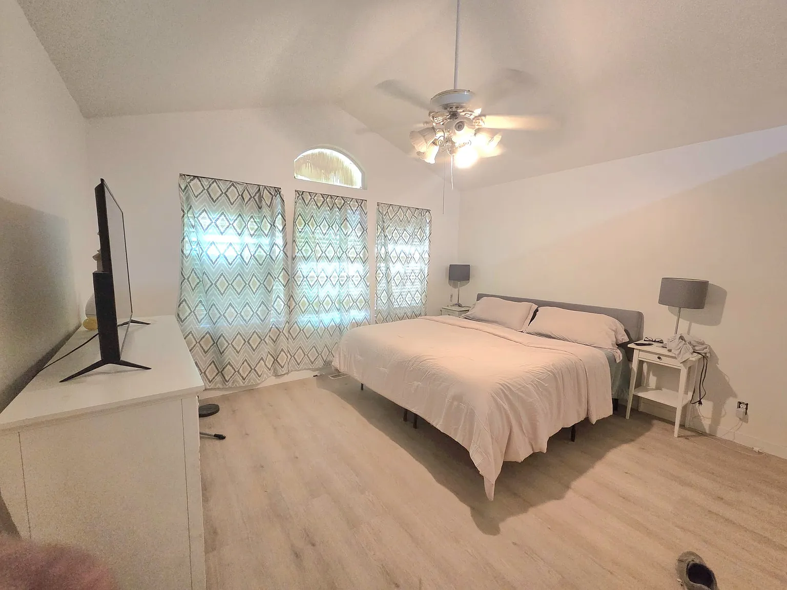 3 bed, 1800 sqft, $2,090 — Photo 2