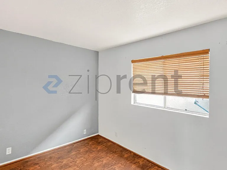 1115 252nd St #6 — Photo 5