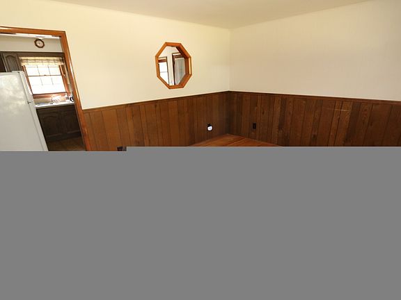 4th image of 96 Berkley Square Ext