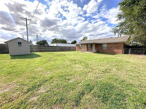 2nd image of 403 Casa Bello Ave