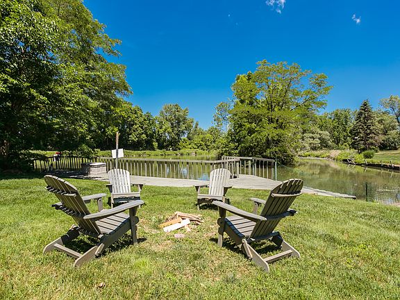 4th image of 8 Grand Erie Way