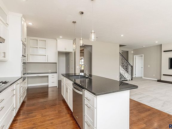 5th image of 6813 S Heatherridge Ave