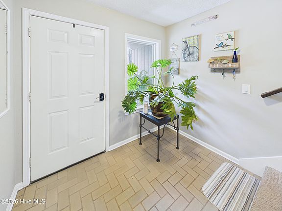 2nd image of 600 Linksider Drive Apt C6