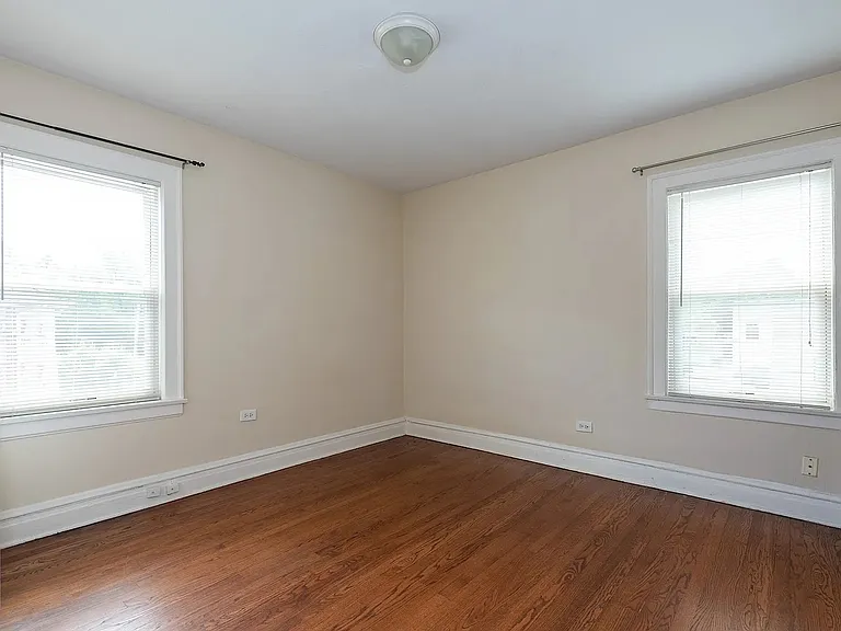 1512 Dempster St — Photo 7
