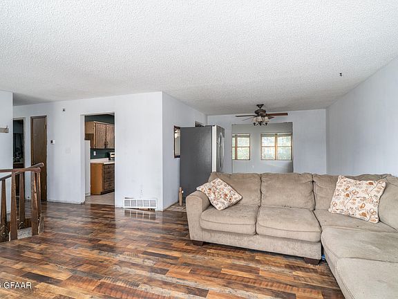 4th image of 610 3rd St