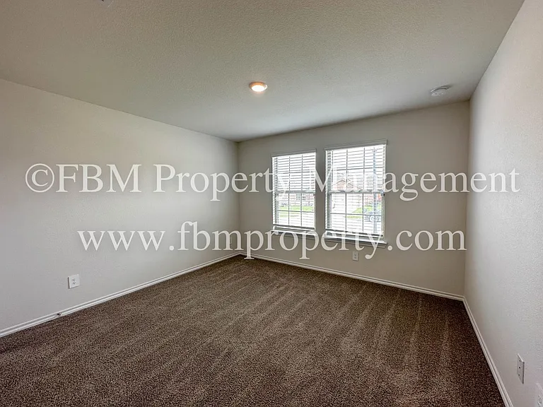 864 Keystone Ct — Photo 14