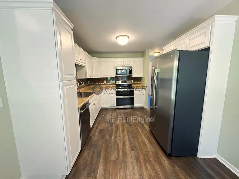 106 Wyndham Ct — Photo 6