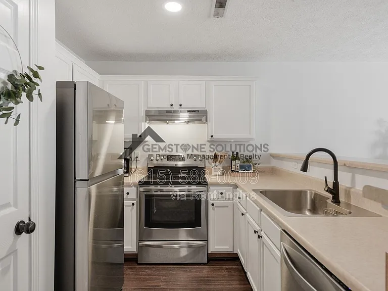 7111 Lenox Village Dr — Photo 10