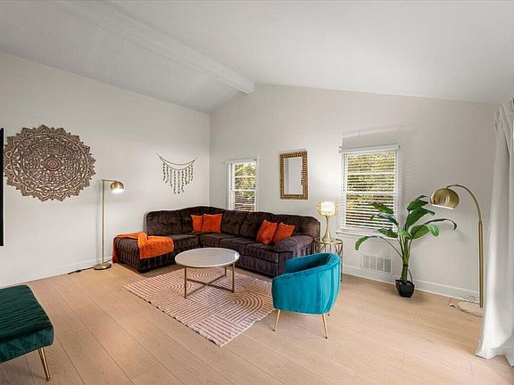 4th image of 2946 Glenridge Dr