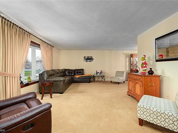 3rd image of 20245 Birchwood Ln