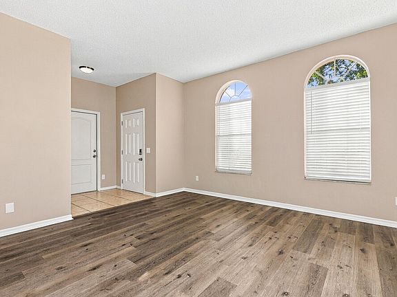 3rd image of 511 Greg St