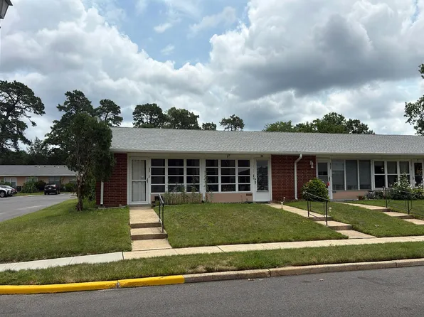 670A New Castle Ct, Lakewood, NJ 08701