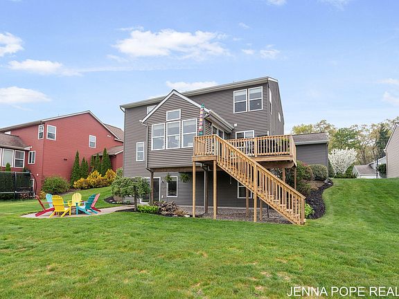 5th image of 16895 Arbor Way Dr