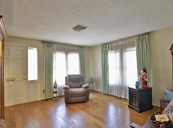 3rd image of 417 Miller St
