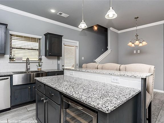 2nd image of 509 W Laurel Ave