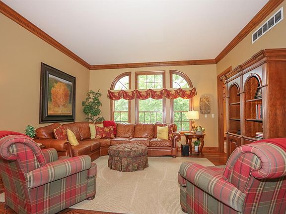 5th image of 9984 Thoroughbred Ln