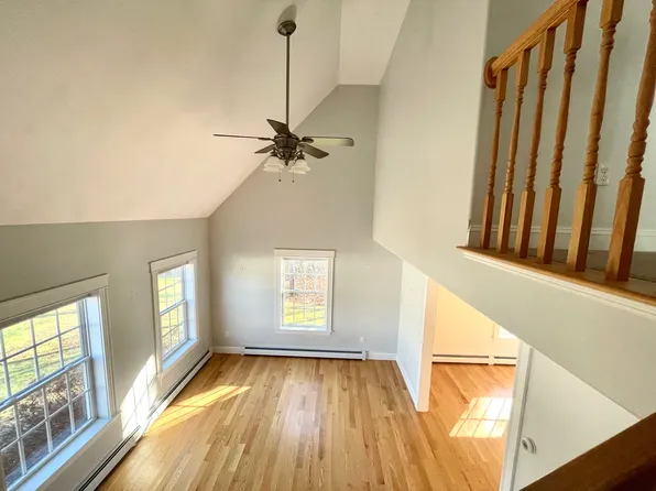 32 Sergeant Ln, Brunswick, ME 04011