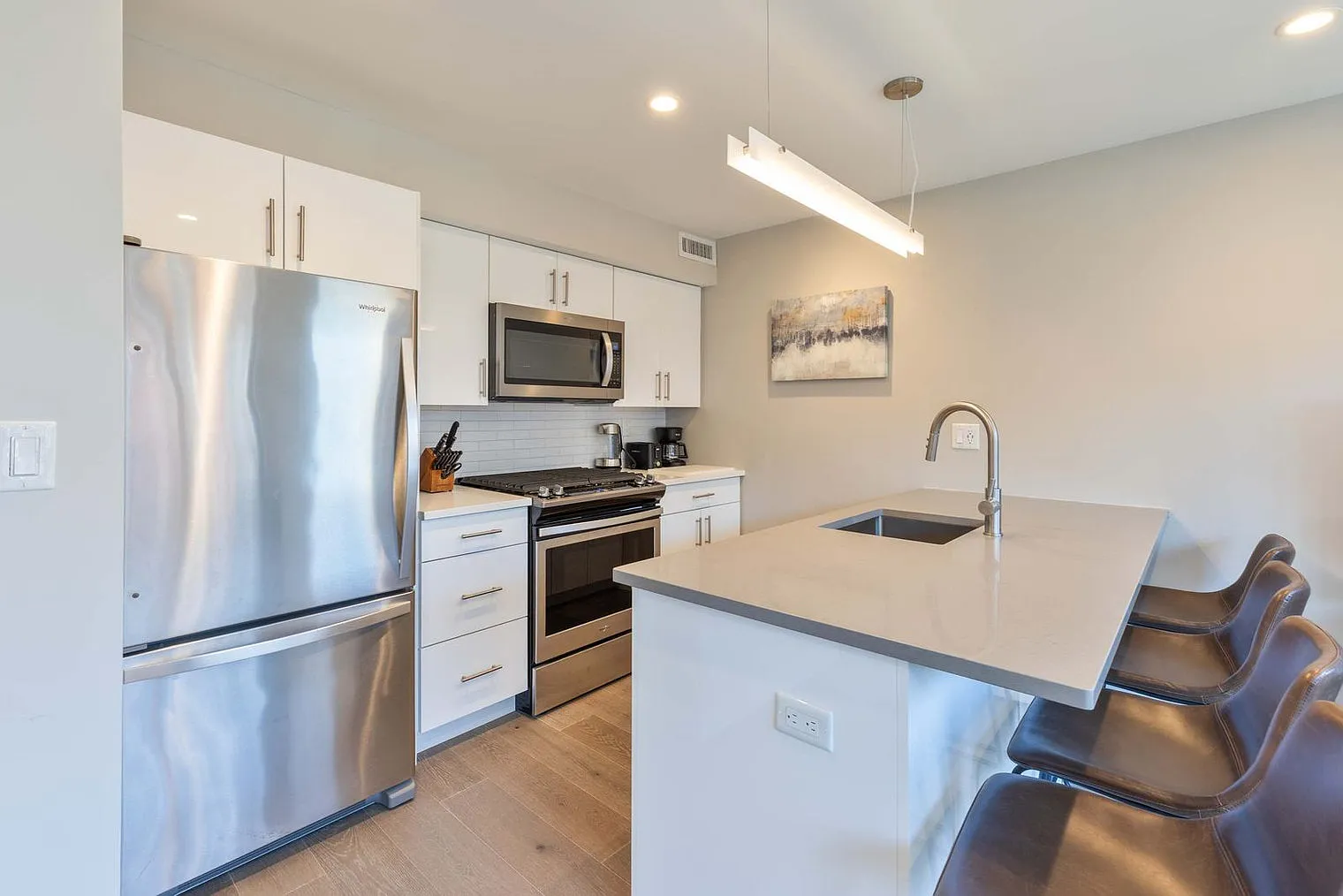 2 bed, 2.0 bath, 839 sqft, $12,421 — Photo 3