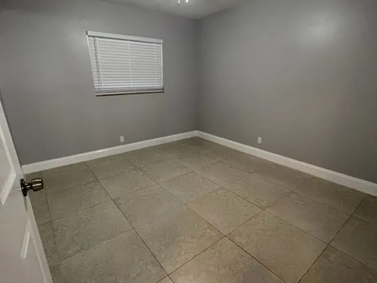 2640 NE 8th Ave — Photo 34