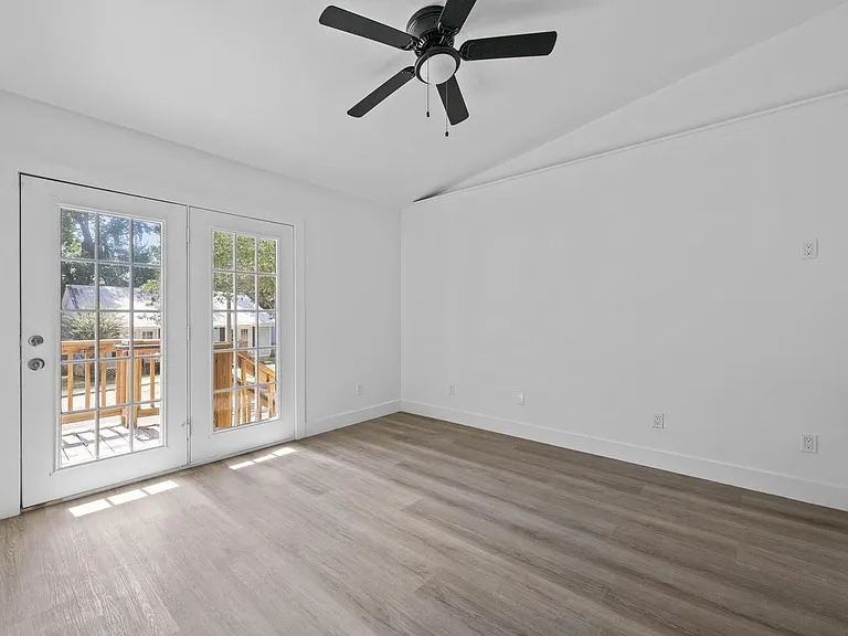 2270 Magnolia Cir #1 — Photo 14