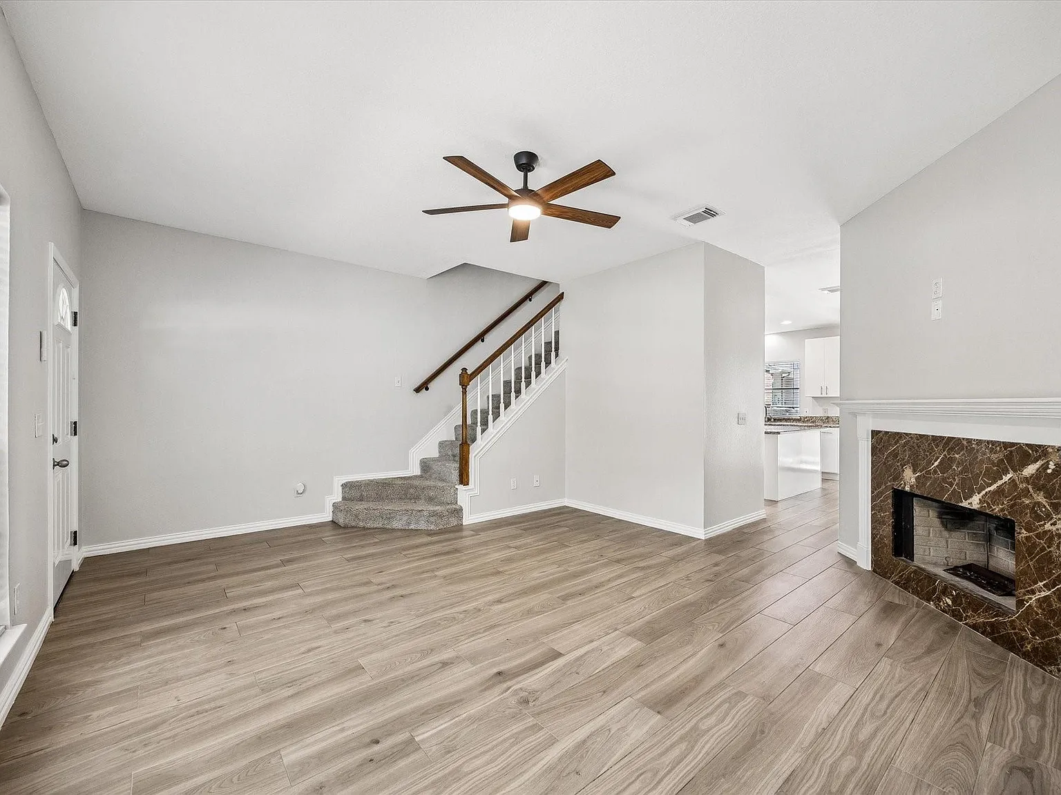 3 bed, 2.5 bath, 1152 sqft, $1,800 — Photo 3